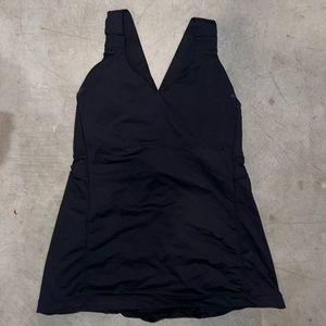 BLACK LULULEMON TABK WITH BUILT IN SPORTS BRA🖤
